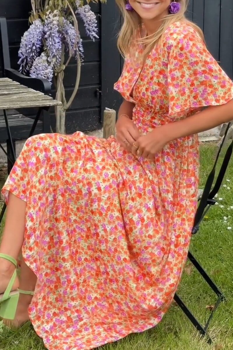 Jagna – Elegancka sukienka maxi z dekoltem w serek